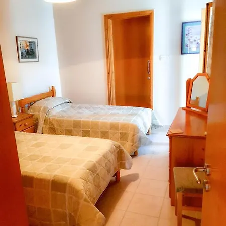 - 2 Bedroom With Pool, Sleeps 6 *