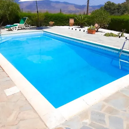- 2 Bedroom With Pool, Sleeps 6 *