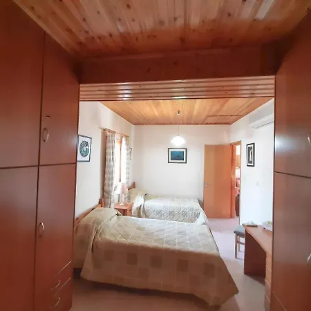 - 2 Bedroom With Pool, Sleeps 6 *