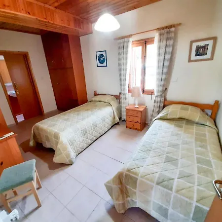 - 2 Bedroom With Pool, Sleeps 6 Feriehus Kellaki