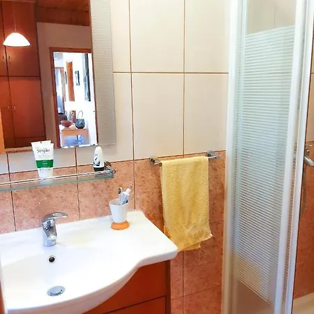 Feriehus - 2 Bedroom With Pool, Sleeps 6